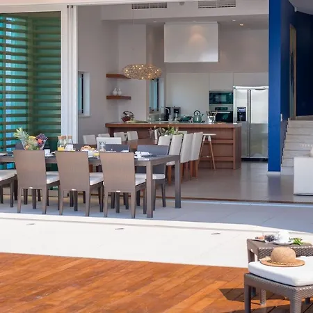 Luxury Seafront Pride With Heated Pool Villa