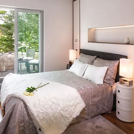 Luxury Seafront Pride With Heated Pool * Brela