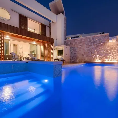 Luxury Seafront Pride With Private Heated Pool At The In - Baska Voda Villa *
