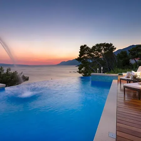 Luxury Seafront Pride With Private Heated Pool At The In - Baska Voda *