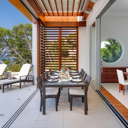 Luxury Seafront Pride With Private Heated Pool At The In - Baska Voda Villa
