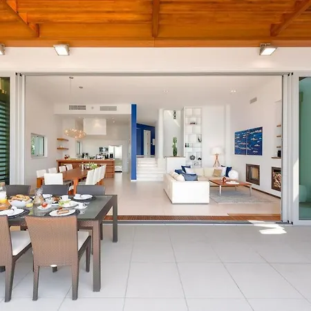 فيلة Luxury Seafront Pride With Heated Pool بريلا