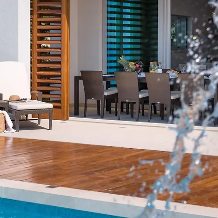 Luxury Seafront Pride With Private Heated Pool At The In - Baska Voda Brela