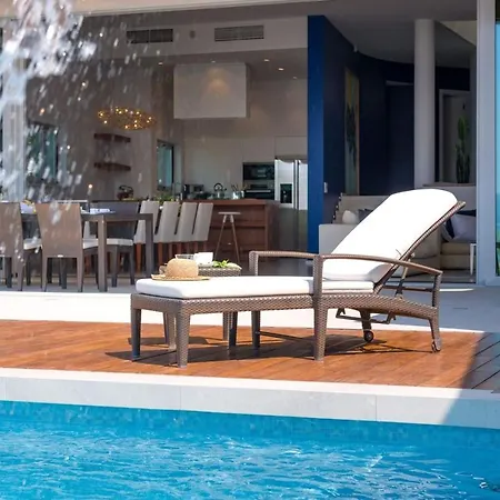 Luxury Seafront Pride With Private Heated Pool At The In - Baska Voda Villa Brela