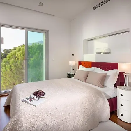 Luxury Seafront Pride With Private Heated Pool At The In - Baska Voda Villa *