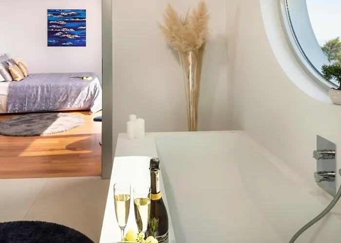 Luxury Seafront Villa Brela Pride With Heated Pool فيلة