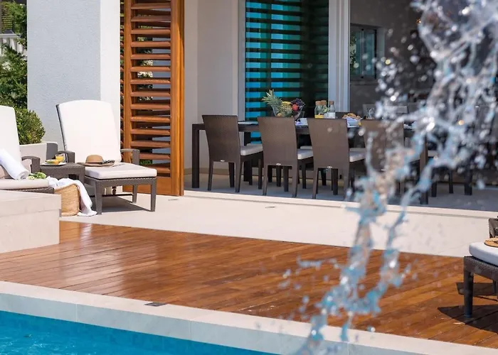 Luxury Seafront Villa Brela Pride With Heated Pool بريلا