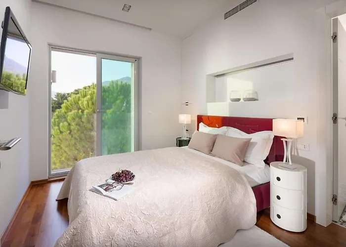 Luxury Seafront Villa Brela Pride With Heated Pool فيلة *