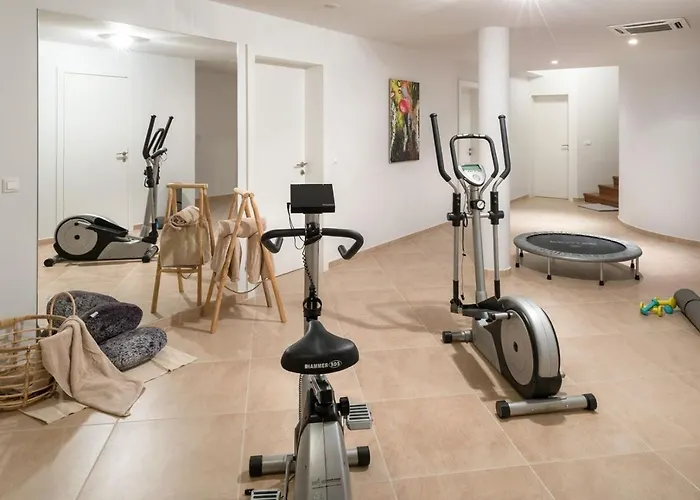 Luxury Seafront Villa Brela Pride With Heated Pool بريلا